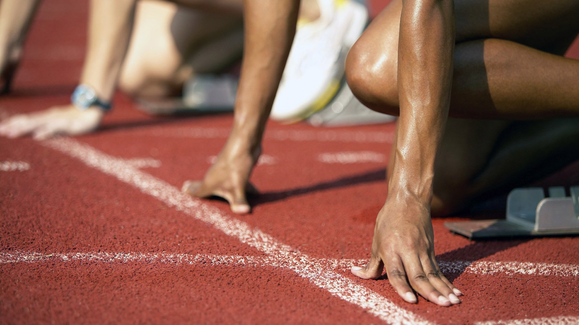 穆雷重返赛场，锐不可当首场状态出色，巴塞罗那观众沸腾！赛场气氛高涨