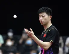  马龙赛后谦逊发言登热搜，曼联鏖战多特蒙德引发热议